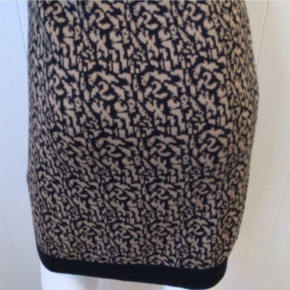 Guess Bodycon Animal Print Mini Dress. Medium - Picture 6 of 11